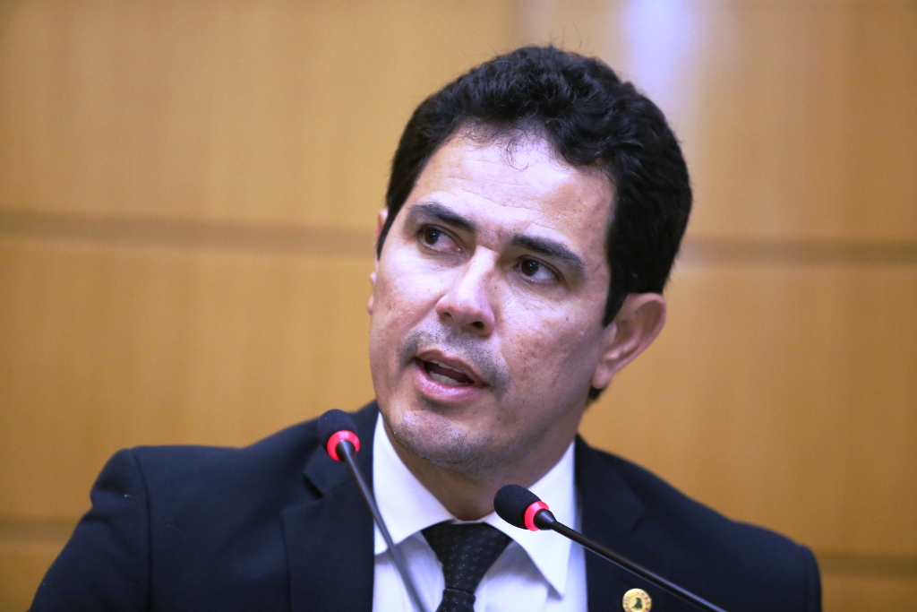 Robson Viana toma posse como deputado estadual na Alese