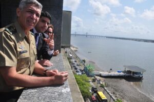 Coronel apreciou a vista do rio Sergipe