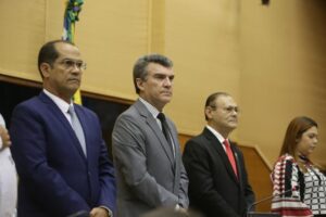 Sessão foi presidida pelo deputado Garibalde Mendonça