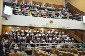 Galerias lotadas de estudantes e profissionais