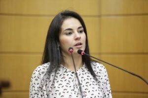 Delegada Rosana Freitas alerta para a cautela na internet