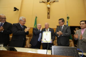 Momento da entrega do diploma