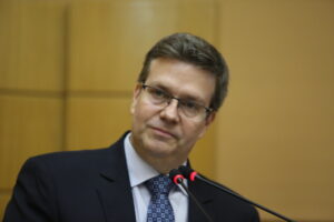 Henrique Cardoso faz discurso emocionado