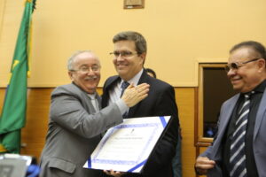 Luciano Bispo parabeniza o promotor