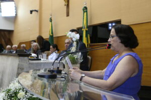 Deputada Ana Lúcia durante o discurso