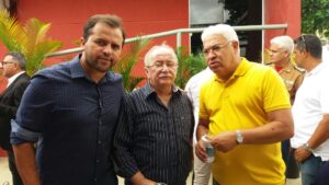Deputados Jairo de Glória, Luciano Bispo e Zezinho Guimarães durante a visita