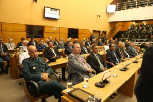 Integrantes das Forças Armadas no plenário