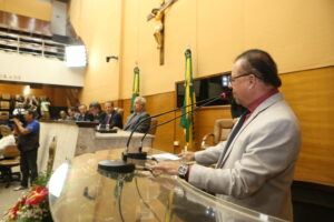 Gilmar Carvalho durante a saudação ao homenageado