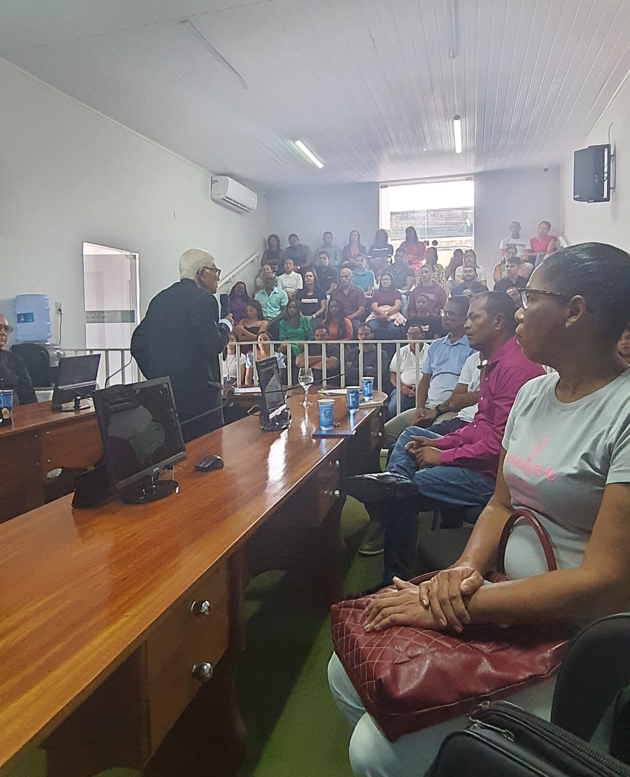 Elese: Projeto Conecta leva curso de oratória à Câmara de Indiaroba