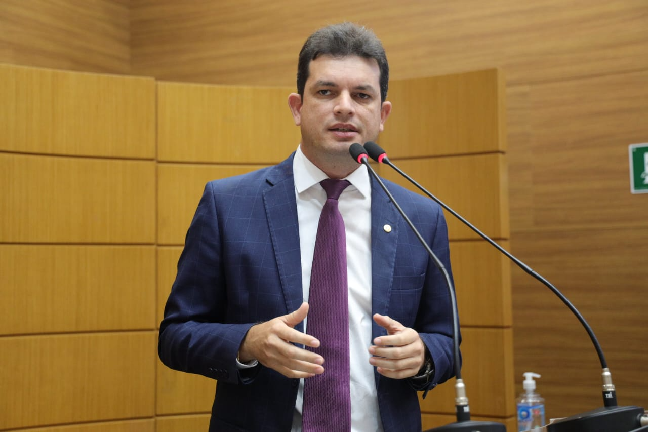 Paulo Júnior cobra regularidade no abastecimento de água e fiscalização de ônibus em Aracaju