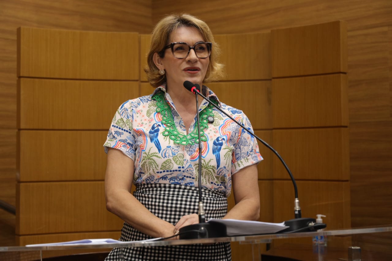Linda Brasil critica demissões na Saúde e cobra cumprimento de acordo com MPF
