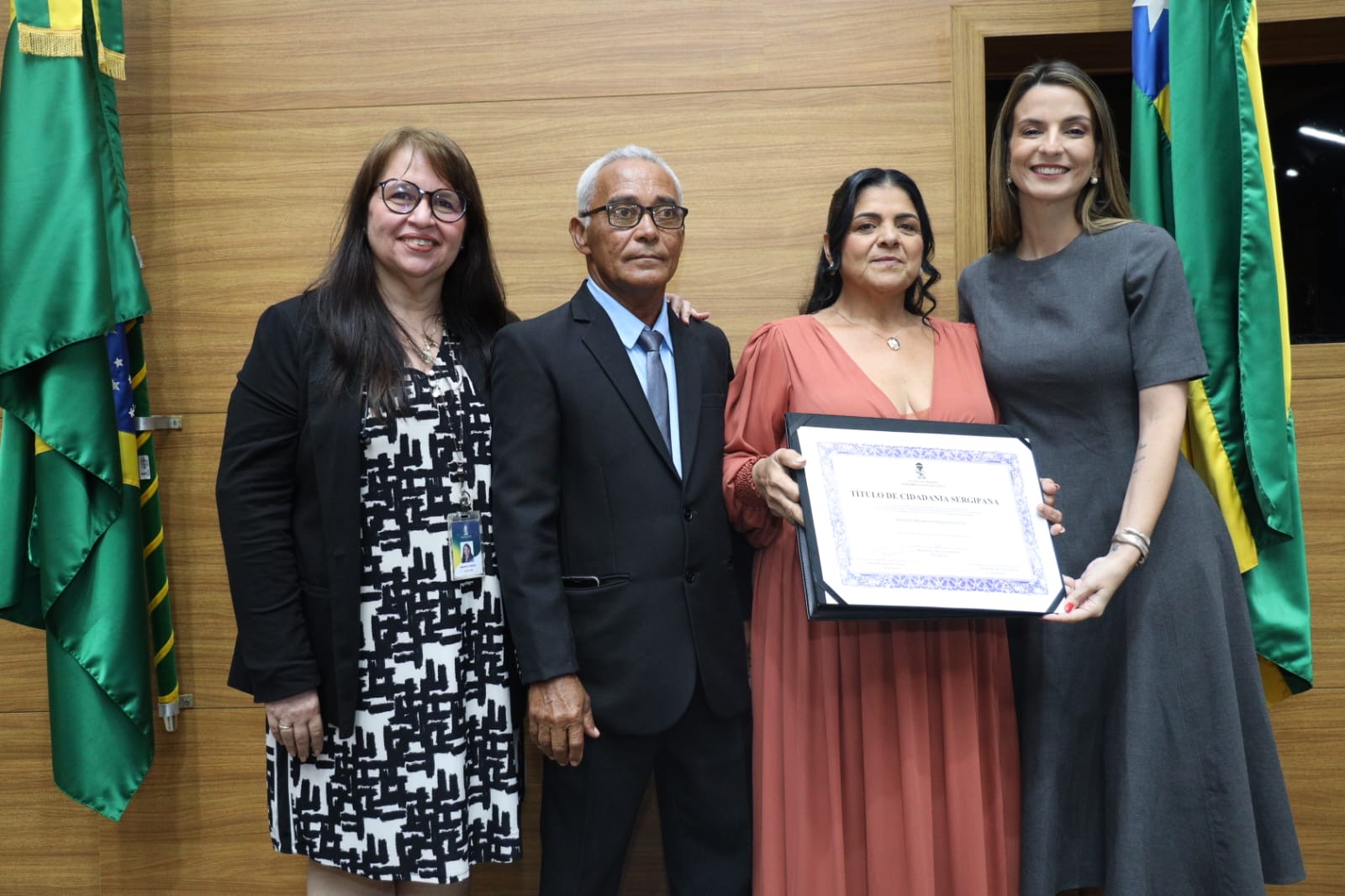 Dra. Lidiane Lucena concede Título de Cidadania Sergipana à servidora da Alese