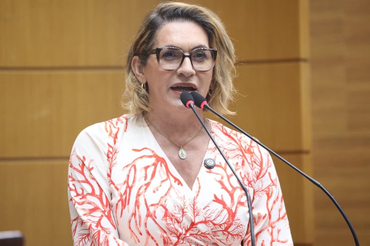 Linda Brasil questiona atuação da Iguá e pede esclarecimentos sobre abastecimento e meio ambiente