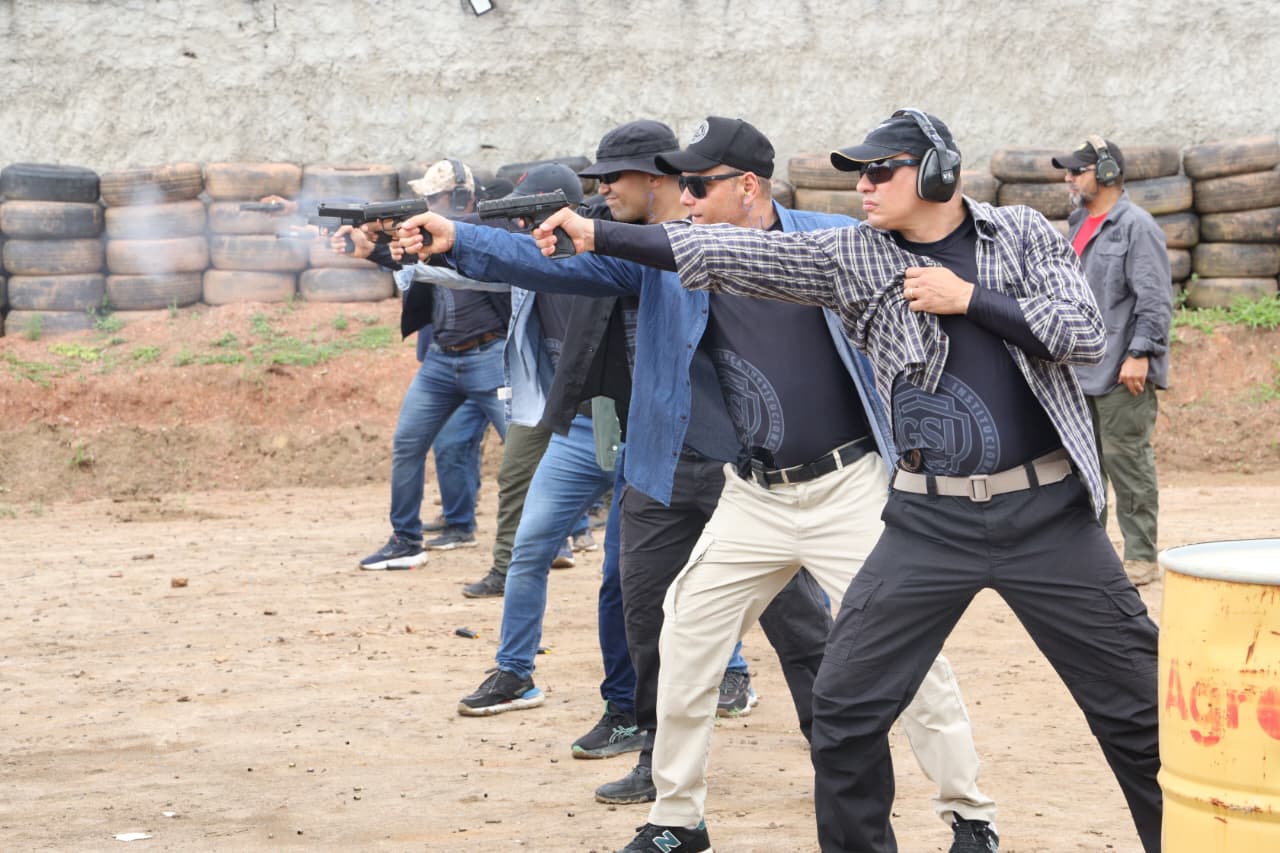 Proteção de Autoridades: 2º dia de curso promove prática de tiro em centro de treinamento