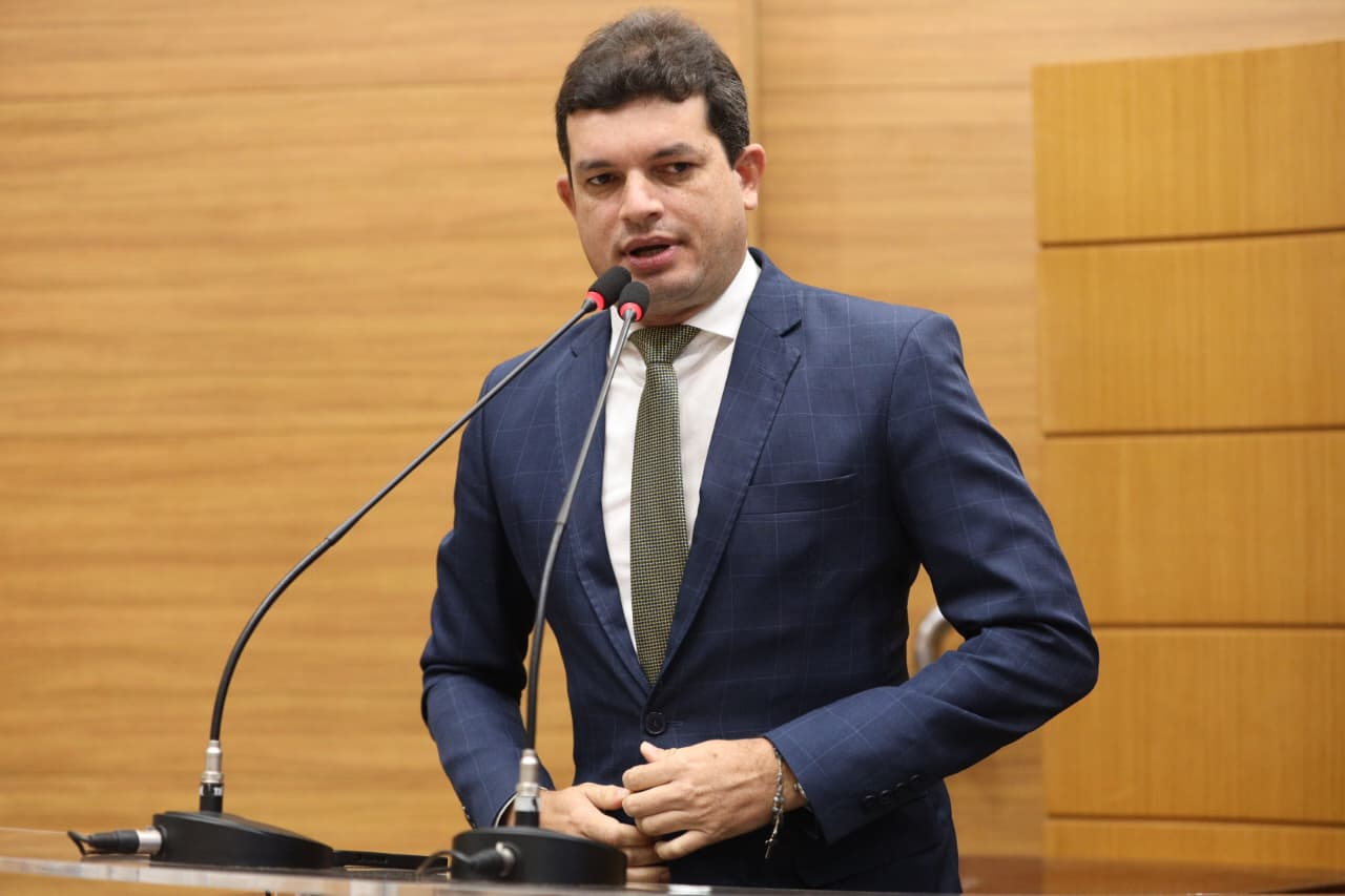 Paulo Júnior defende revisão de cláusula de barreira em concurso da Educação