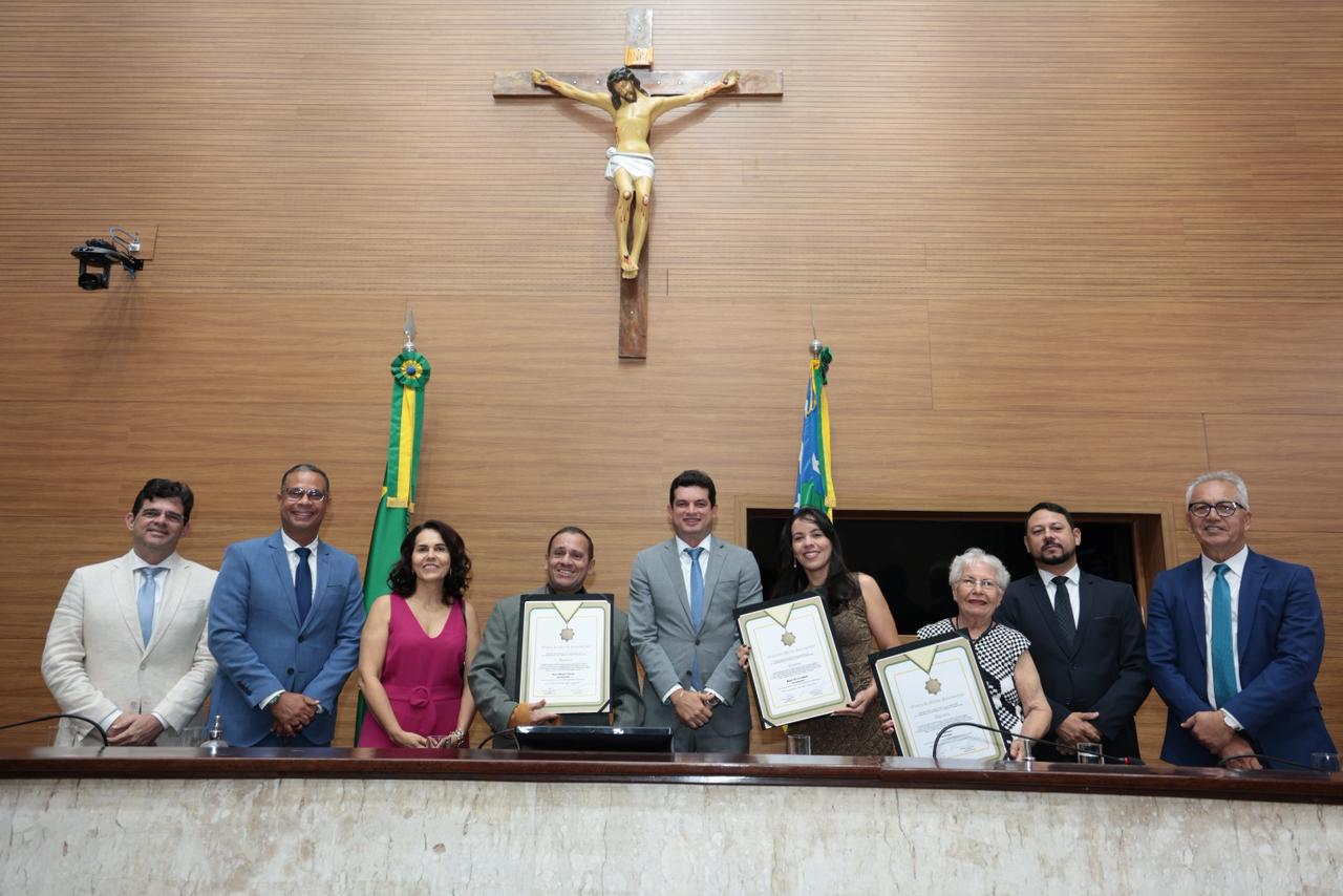 Assembleia homenageia ex-deputados com a Medalha da Ordem do Mérito Parlamentar