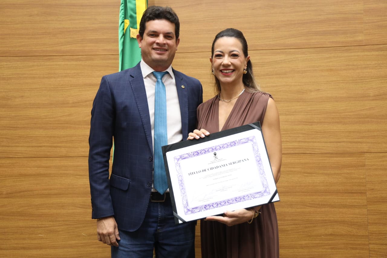 Alese concede Título de Cidadania Sergipana à infectologista Mariela Cometki