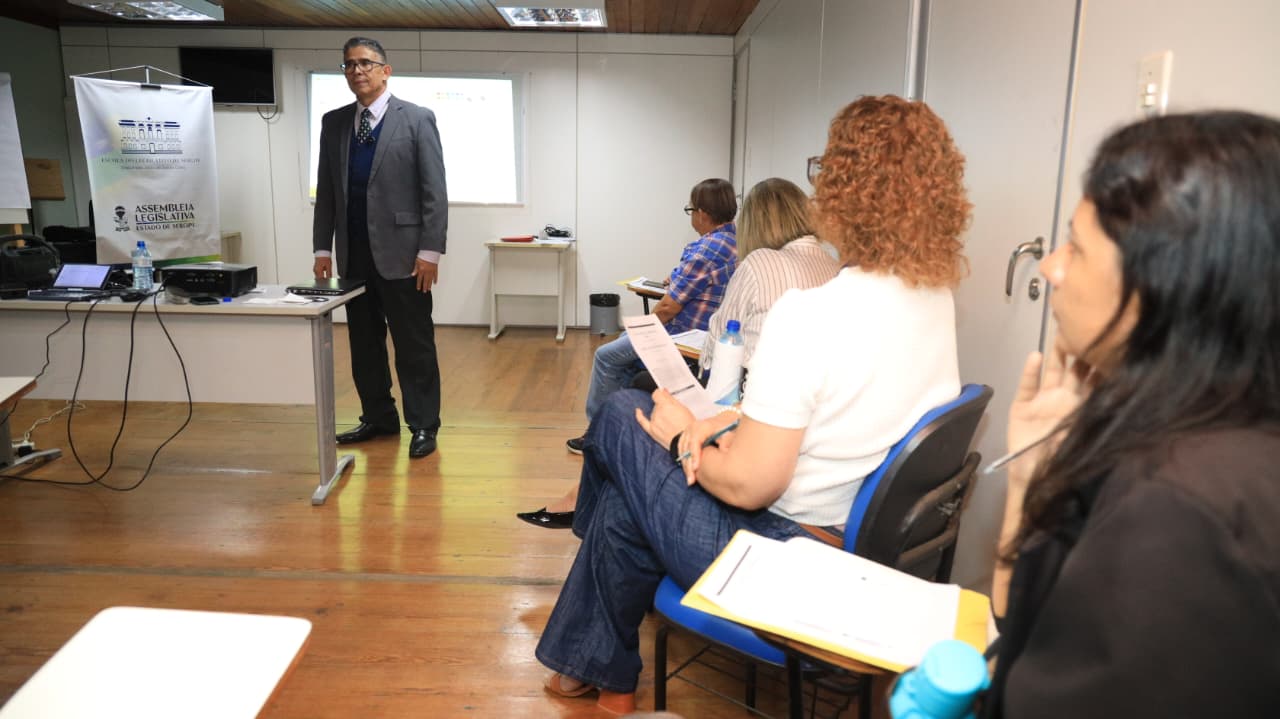 Elese promove curso sobre Linguagem Simples para aprimorar comunicação na administração pública