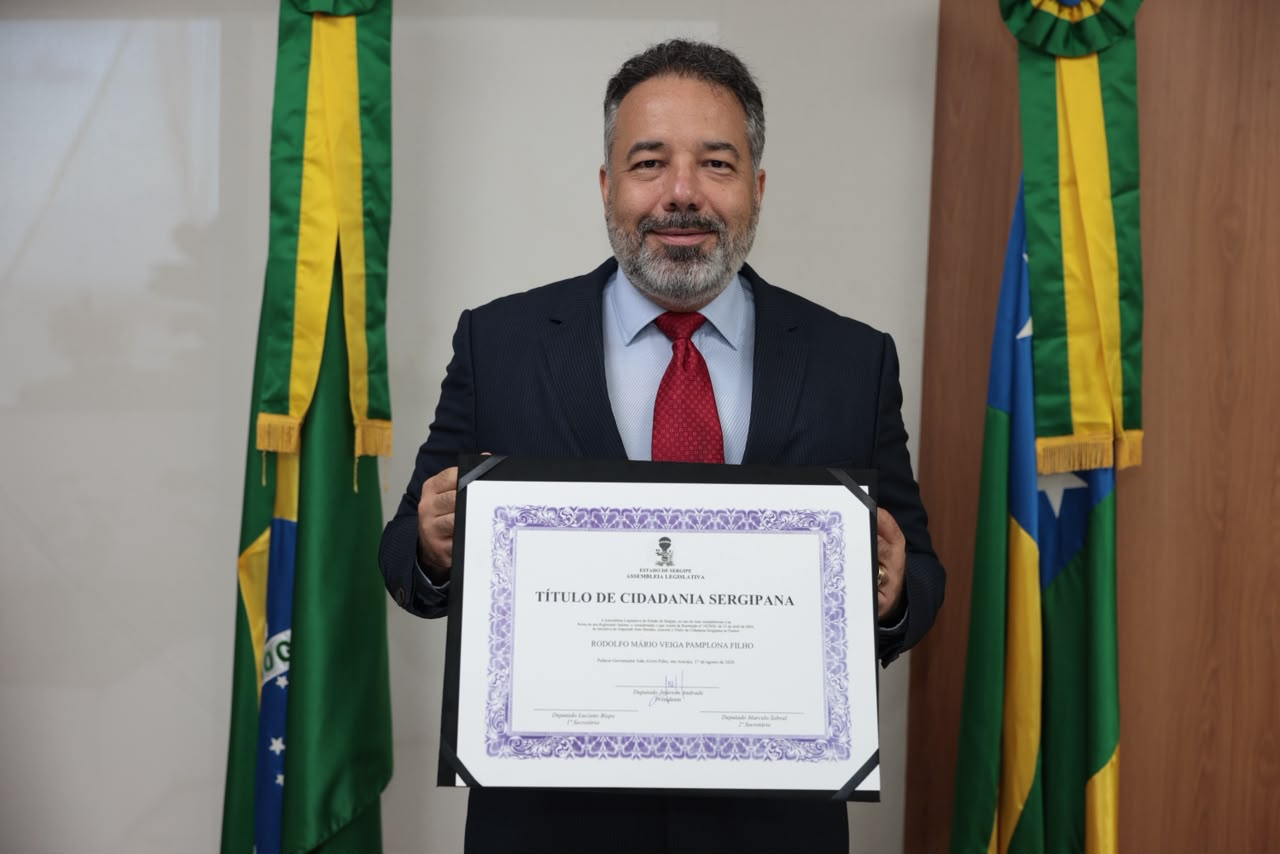 Alese concede Título de Cidadania Sergipana ao juiz e professor Rodolfo Pamplona